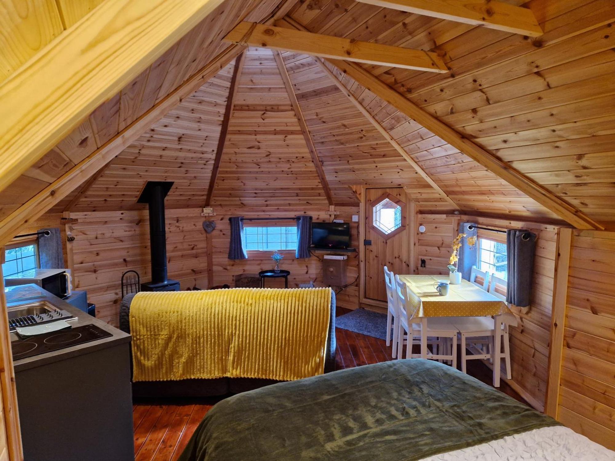 The Hive - Unique Log Cabin With Wood Burning Stove Ludchurch Eksteriør bilde